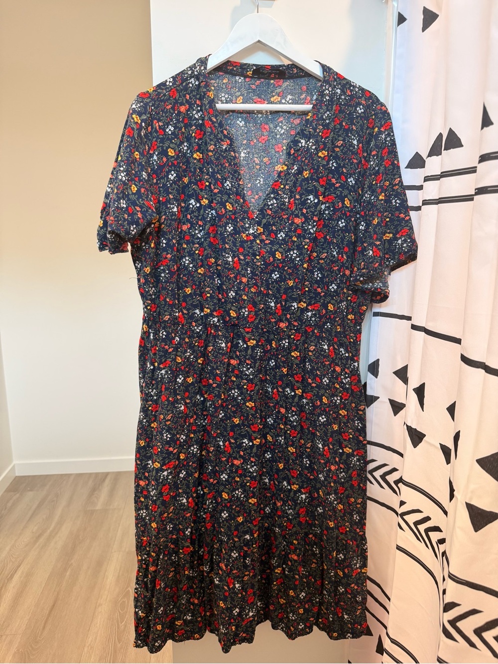 NWOT BloomChic Navy Floral V-Neck Midi Dress with Red & Yellow Blooms